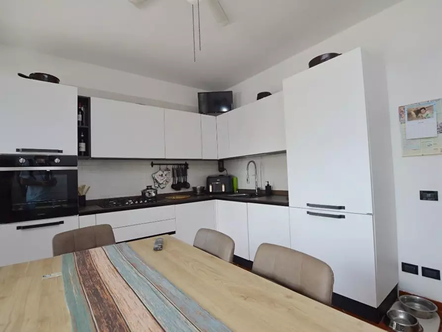 Immagine 5 di Villa in vendita  a Lucca