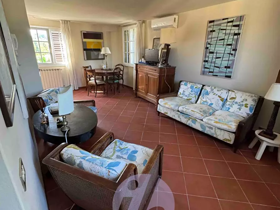 Immagine 5 di Appartamento in vendita  a Forte Dei Marmi