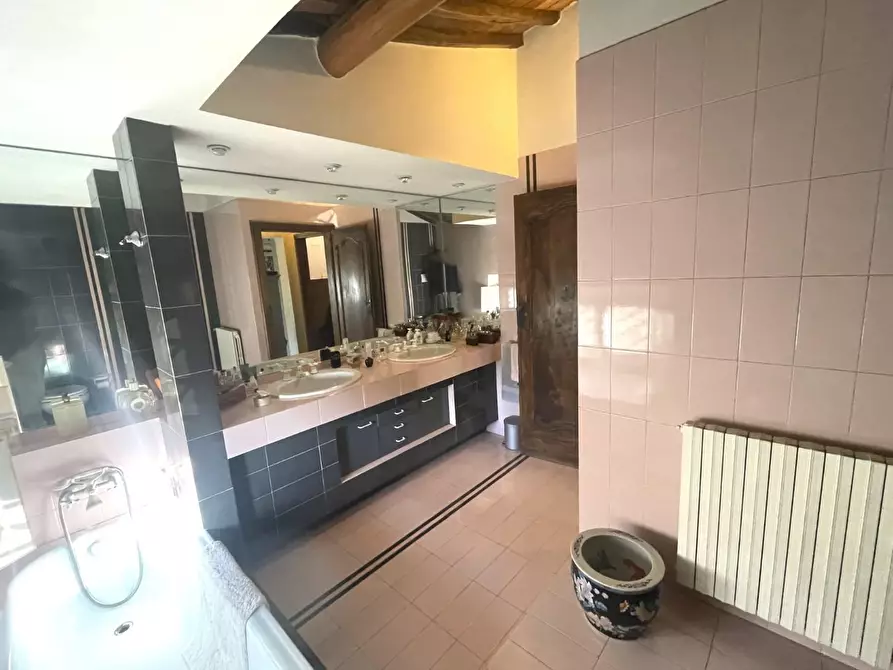 Immagine 35 di Villa in vendita  a Capannori