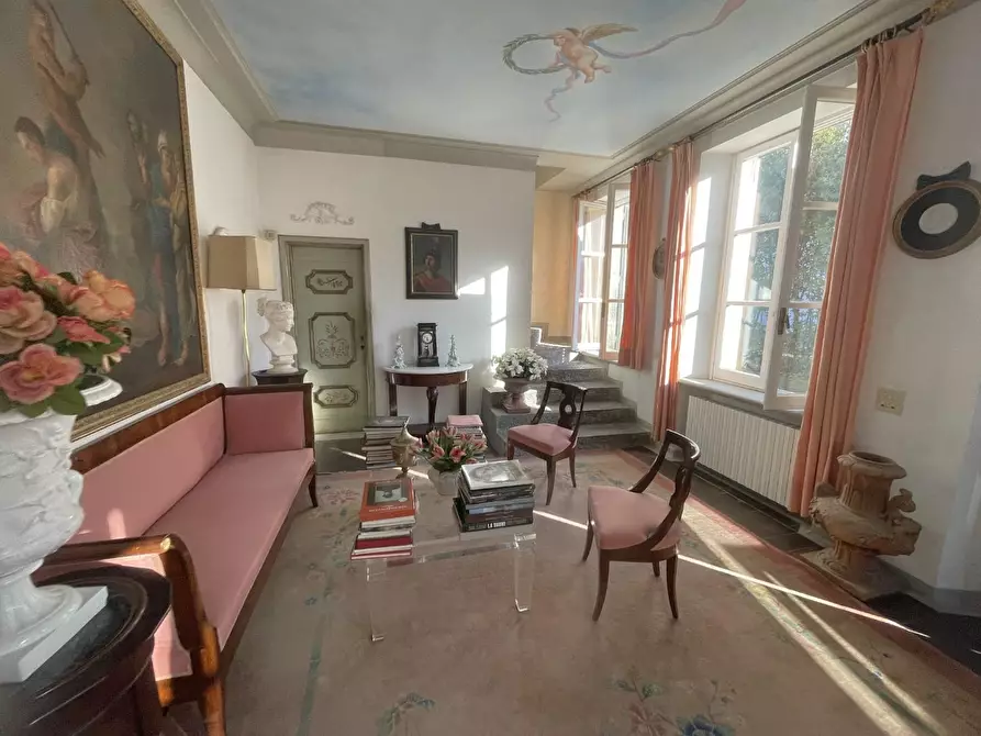 Immagine 12 di Villa in vendita  a Capannori