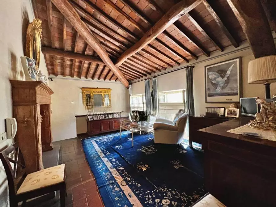 Immagine 25 di Villa in vendita  a Capannori