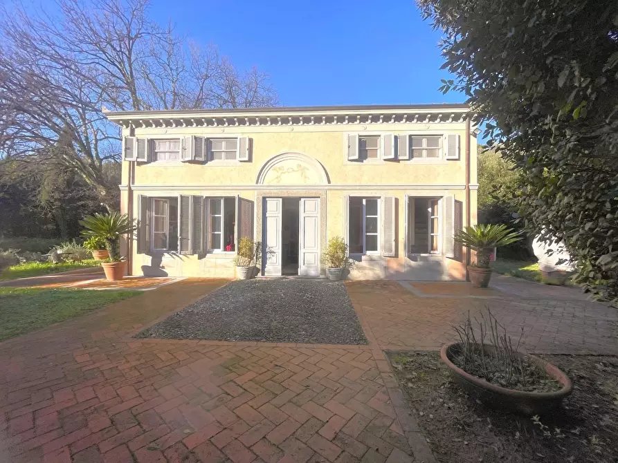 Immagine 3 di Villa in vendita  a Capannori