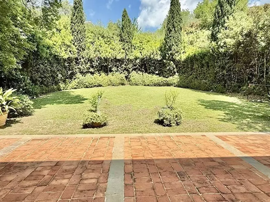 Immagine 2 di Villa in vendita  a Capannori