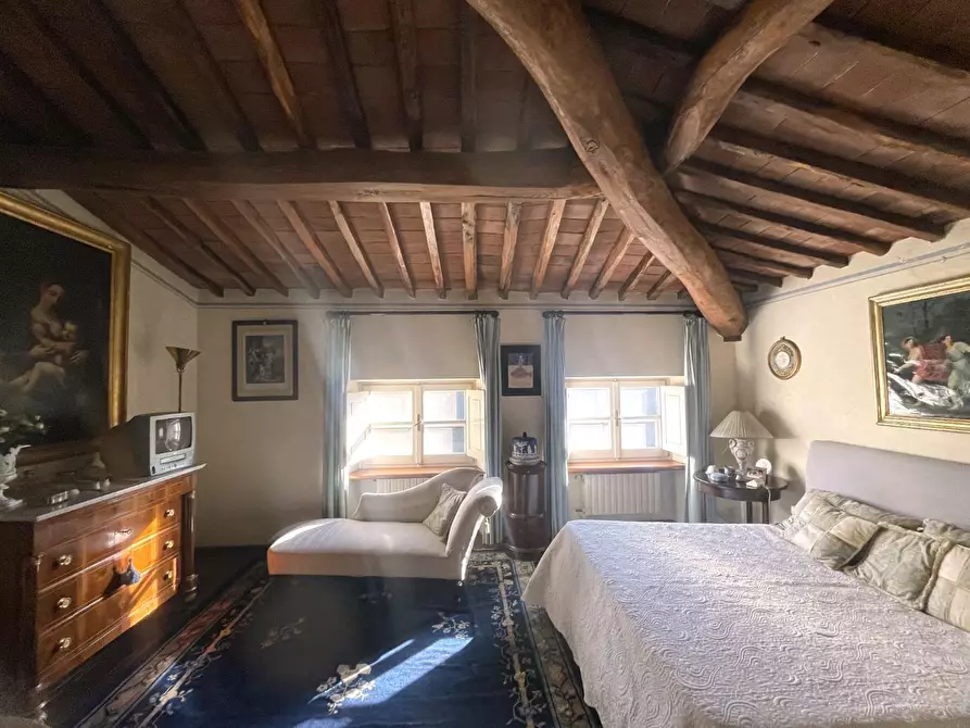 Immagine 33 di Villa in vendita  a Capannori