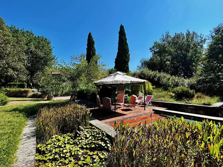 Immagine 57 di Villa in vendita  a Capannori