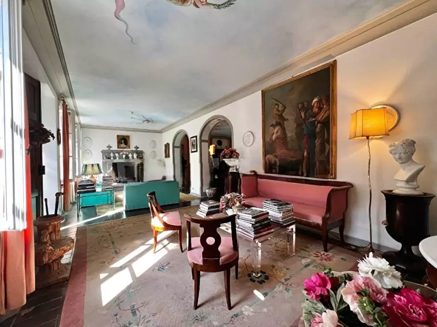 Immagine 9 di Villa in vendita  a Capannori