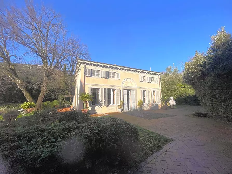Immagine 47 di Villa in vendita  a Capannori