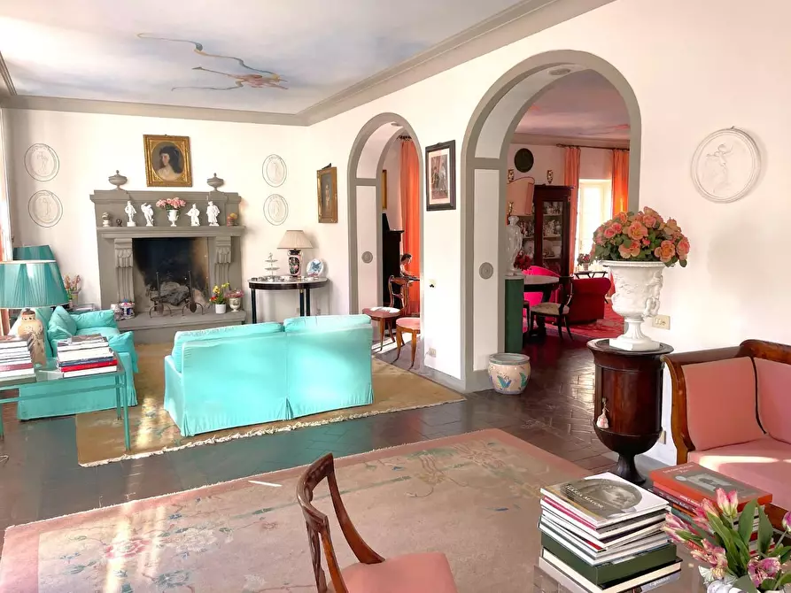 Immagine 11 di Villa in vendita  a Capannori