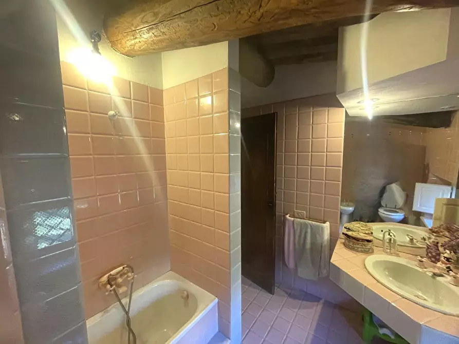 Immagine 43 di Villa in vendita  a Capannori