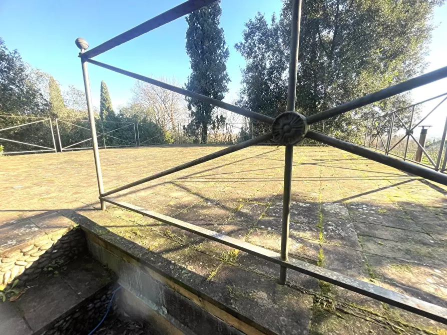 Immagine 50 di Villa in vendita  a Capannori