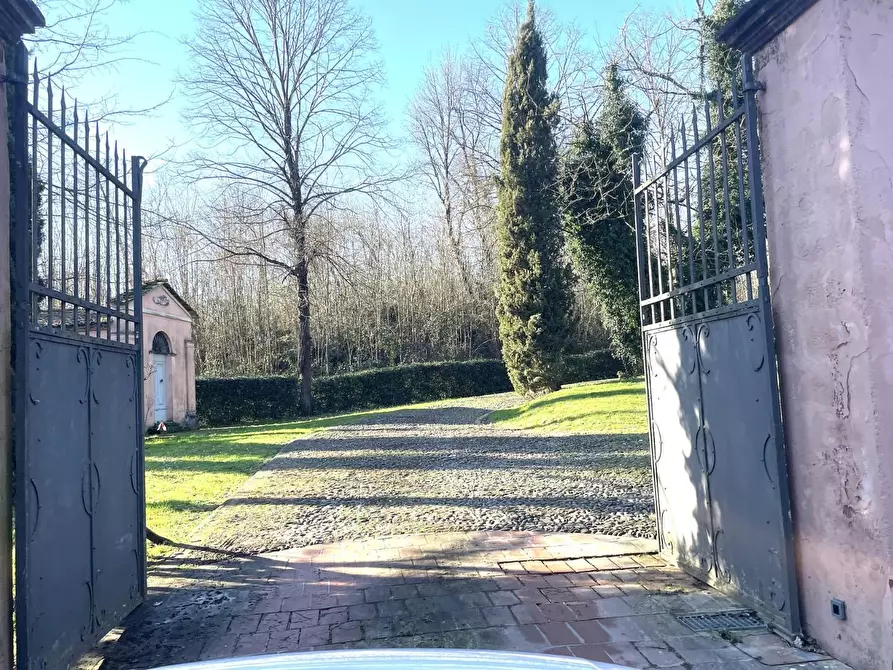 Immagine 4 di Villa in vendita  a Capannori