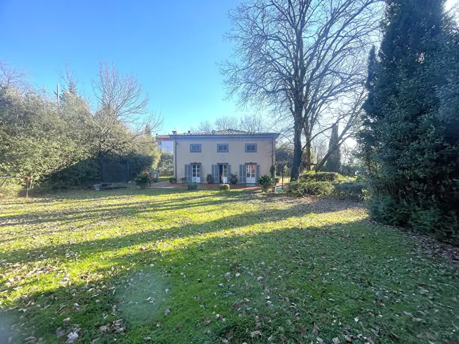 Immagine 6 di Villa in vendita  a Capannori