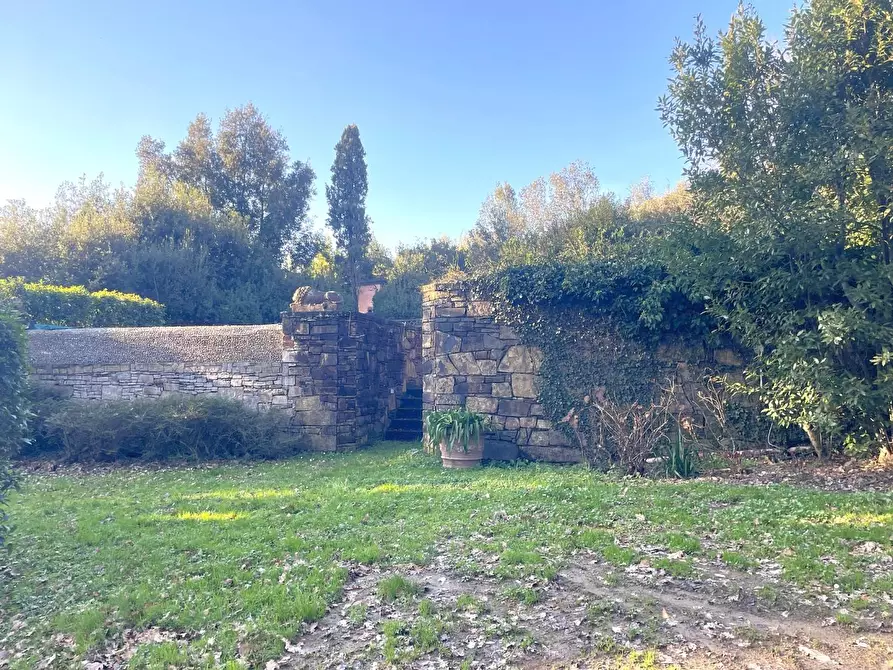 Immagine 60 di Villa in vendita  a Capannori