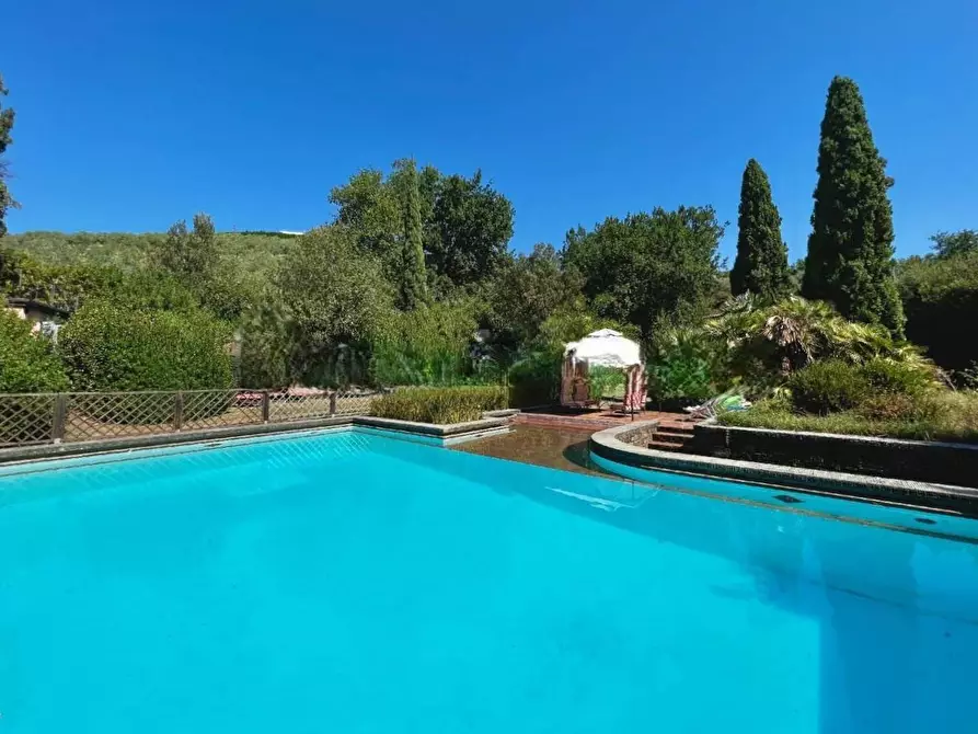 Immagine 56 di Villa in vendita  a Capannori
