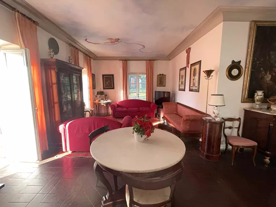 Immagine 16 di Villa in vendita  a Capannori