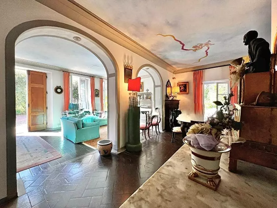 Immagine 13 di Villa in vendita  a Capannori