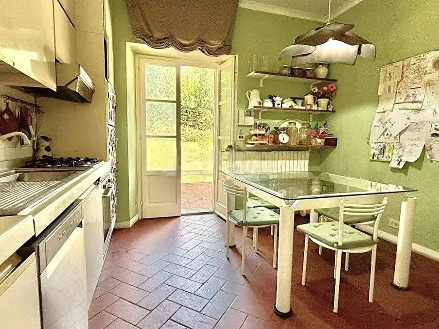 Immagine 21 di Villa in vendita  a Capannori