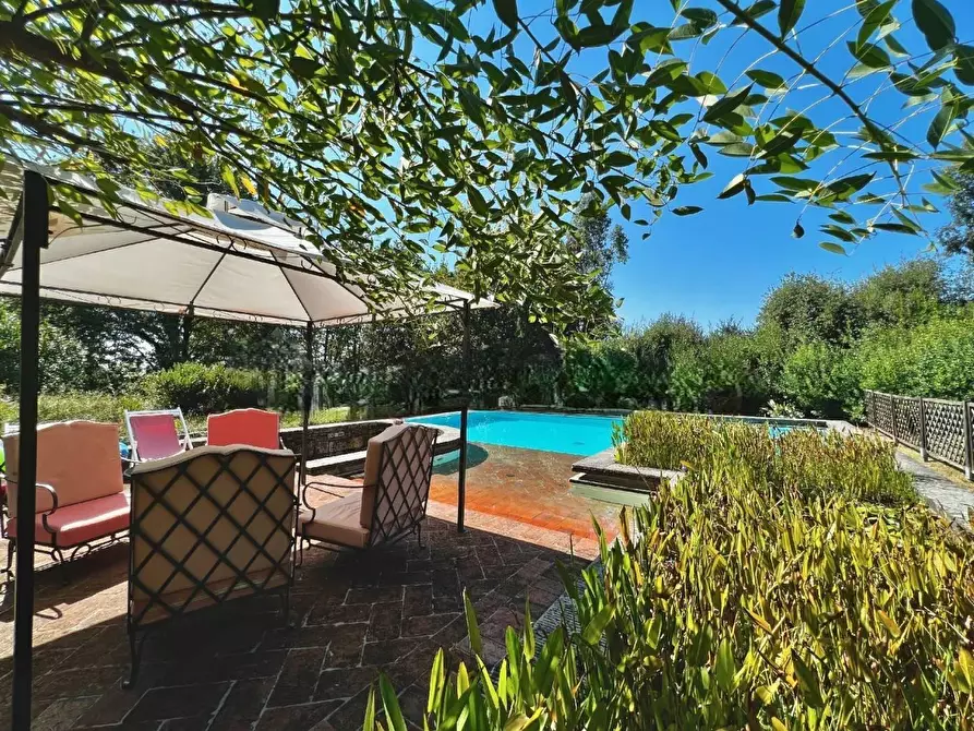 Immagine 55 di Villa in vendita  a Capannori