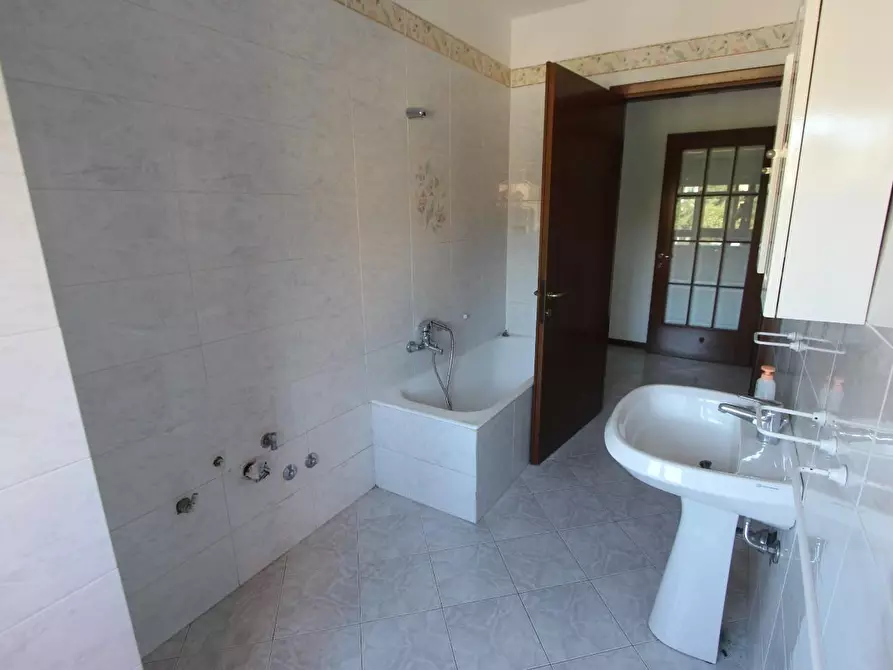 Immagine 13 di Appartamento in vendita  a Aulla