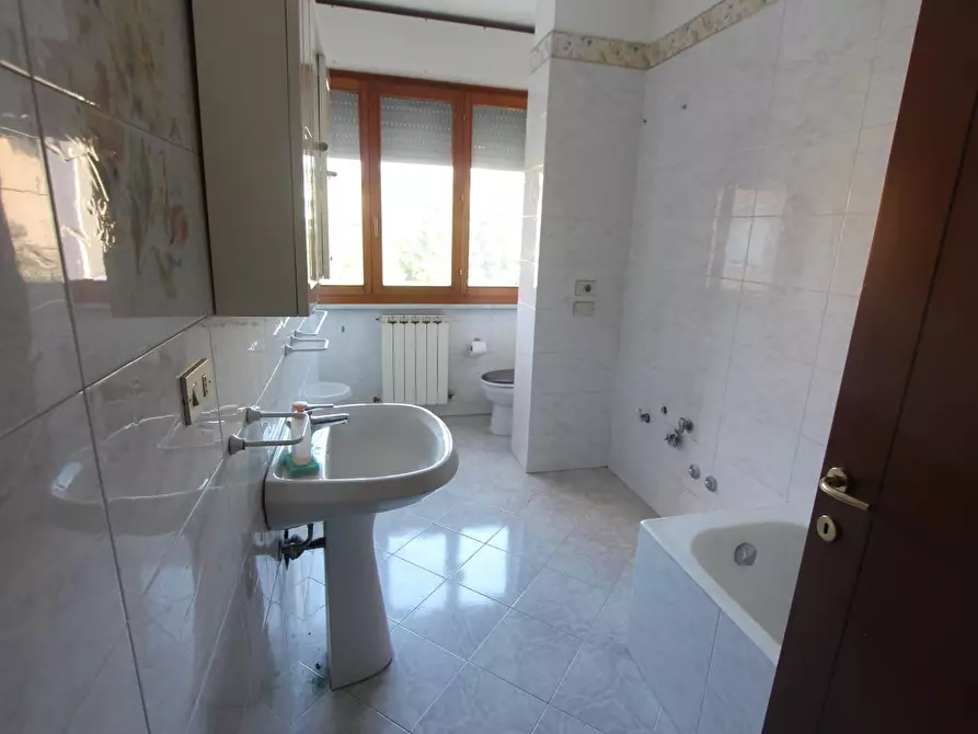 Immagine 12 di Appartamento in vendita  a Aulla