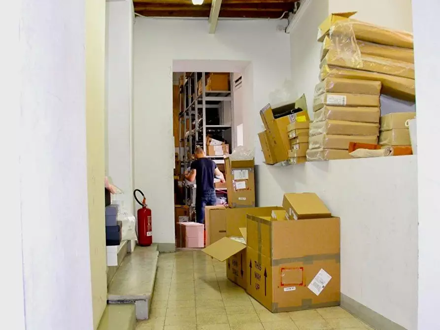 Immagine 7 di Locale commerciale in affitto  a Pisa