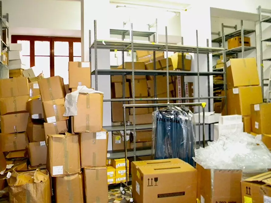 Immagine 10 di Locale commerciale in affitto  a Pisa