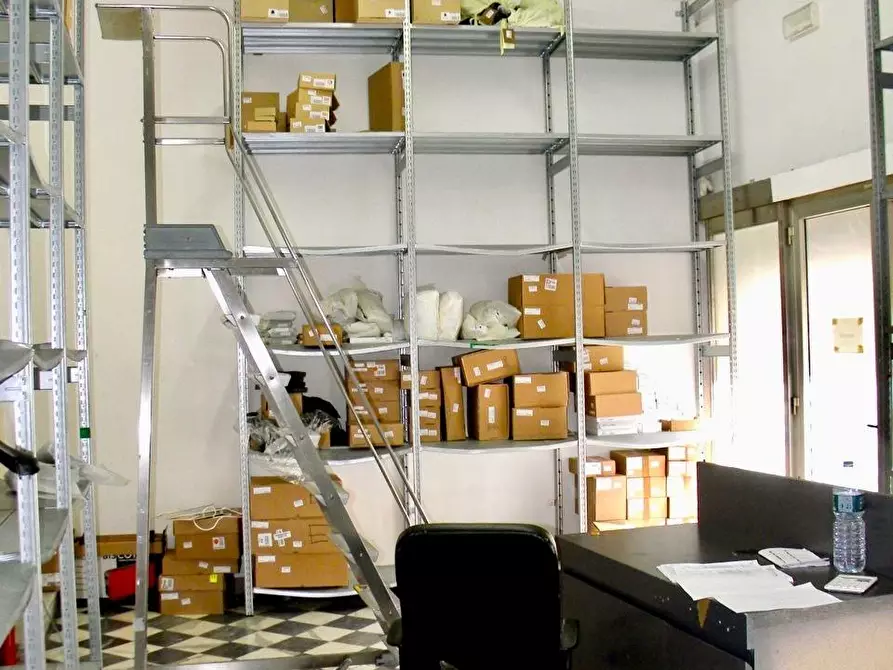 Immagine 5 di Locale commerciale in affitto  a Pisa