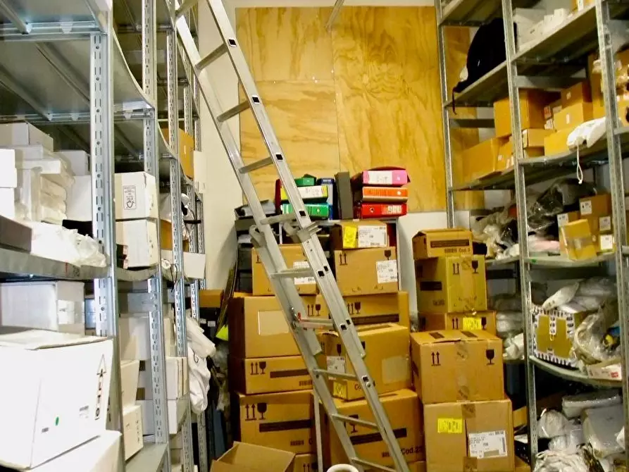 Immagine 12 di Locale commerciale in affitto  a Pisa