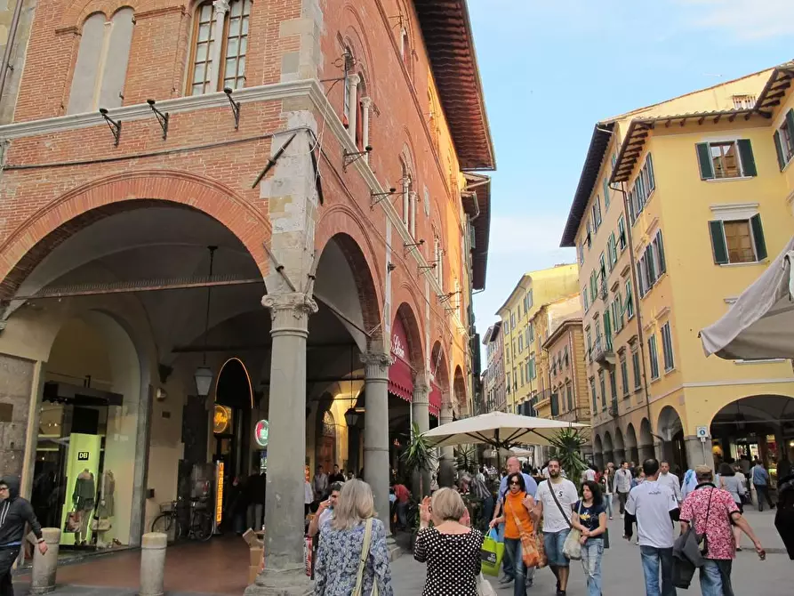 Immagine 1 di Locale commerciale in affitto  a Pisa