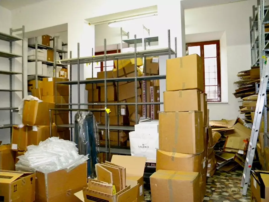 Immagine 11 di Locale commerciale in affitto  a Pisa