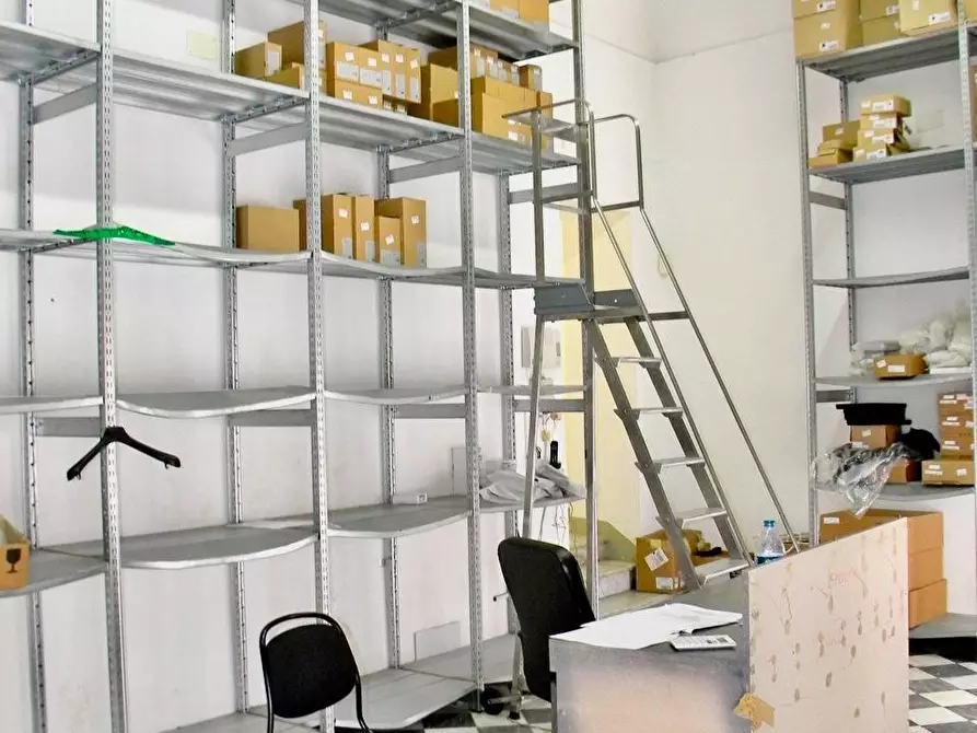 Immagine 6 di Locale commerciale in affitto  a Pisa