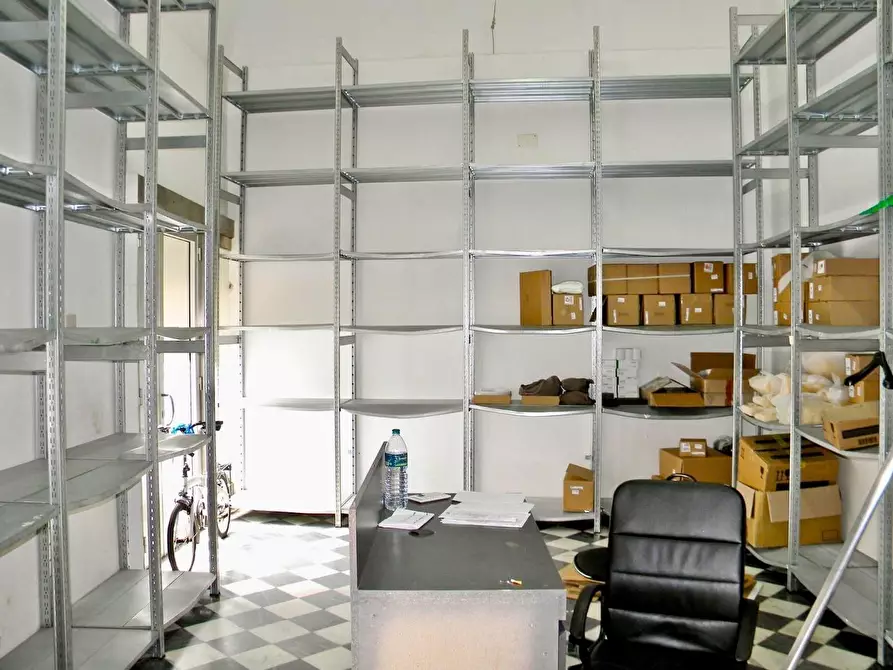 Immagine 3 di Locale commerciale in affitto  a Pisa