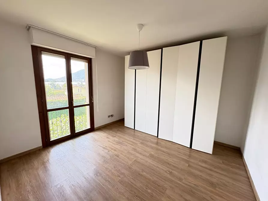 Immagine 8 di Appartamento in vendita  a Lucca