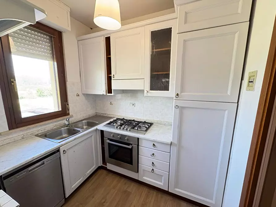 Immagine 7 di Appartamento in vendita  a Lucca