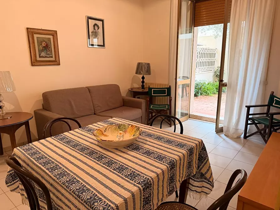Immagine 10 di Appartamento in vendita  a Viareggio