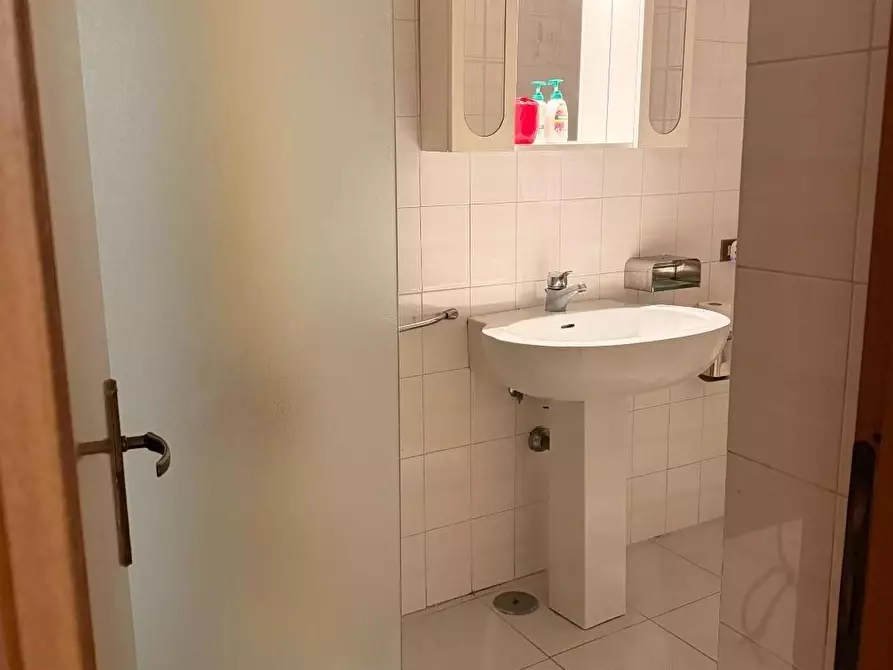 Immagine 13 di Appartamento in vendita  a Viareggio