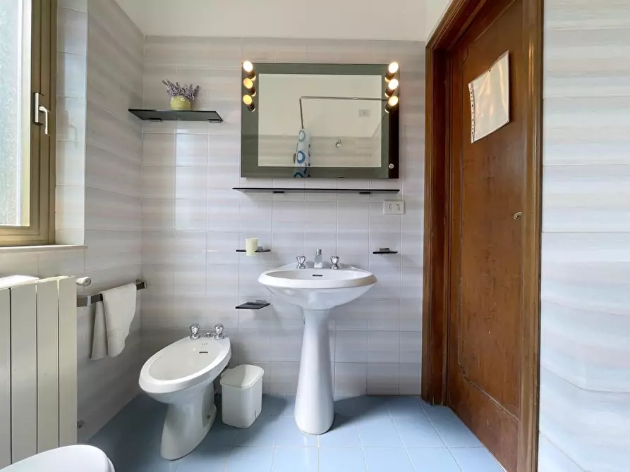 Immagine 17 di Villa in vendita  a Massarosa