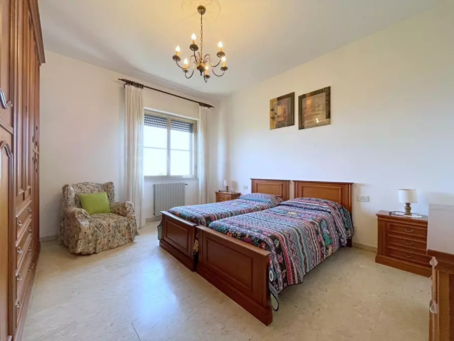 Immagine 49 di Villa in vendita  a Massarosa