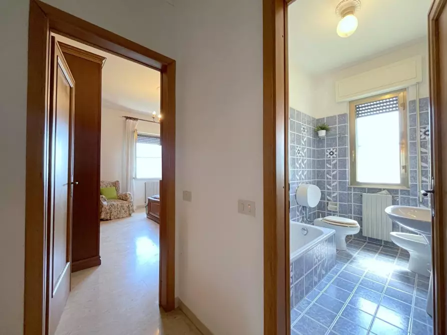 Immagine 44 di Villa in vendita  a Massarosa