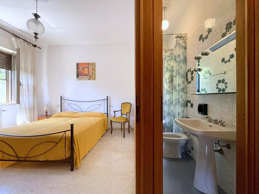 Immagine 36 di Villa in vendita  a Massarosa