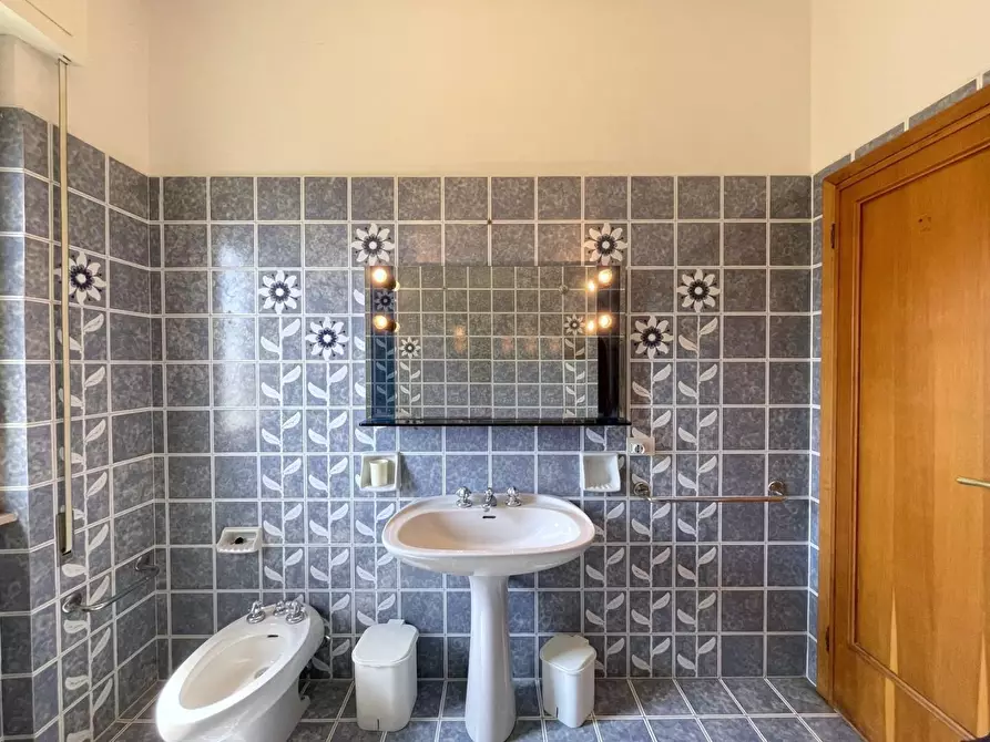 Immagine 46 di Villa in vendita  a Massarosa