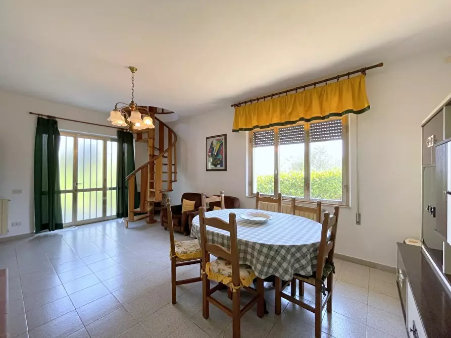 Immagine 1 di Villa in vendita  a Massarosa