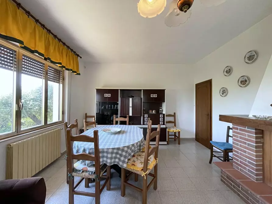 Immagine 2 di Villa in vendita  a Massarosa