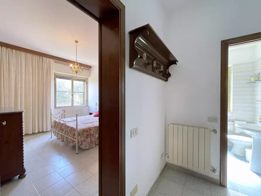 Immagine 9 di Villa in vendita  a Massarosa