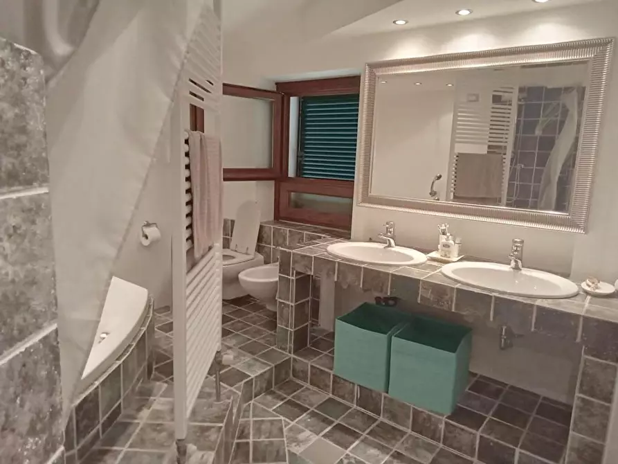 Immagine 34 di Villa in vendita  a Camaiore