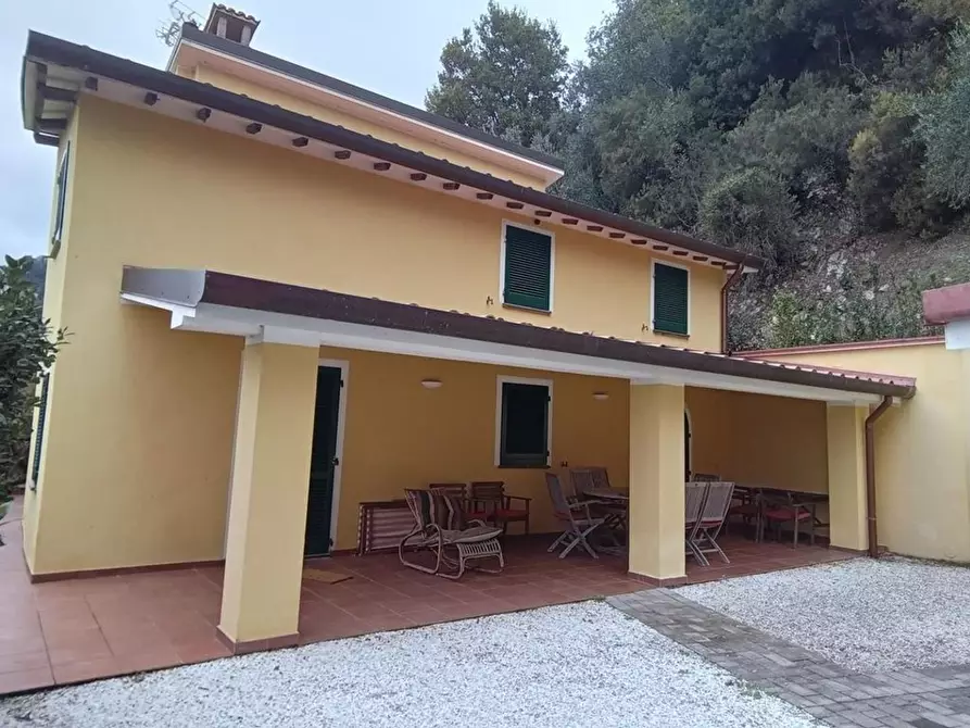Immagine 3 di Villa in vendita  a Camaiore
