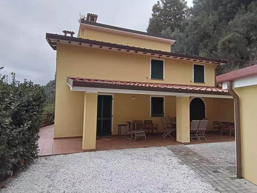 Immagine 1 di Villa in vendita  a Camaiore
