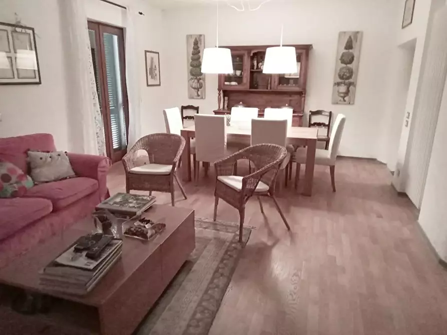 Immagine 21 di Villa in vendita  a Camaiore
