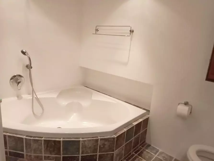 Immagine 36 di Villa in vendita  a Camaiore