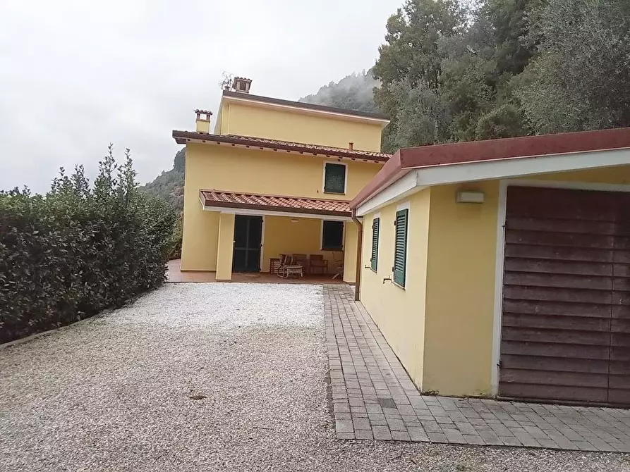 Immagine 7 di Villa in vendita  a Camaiore